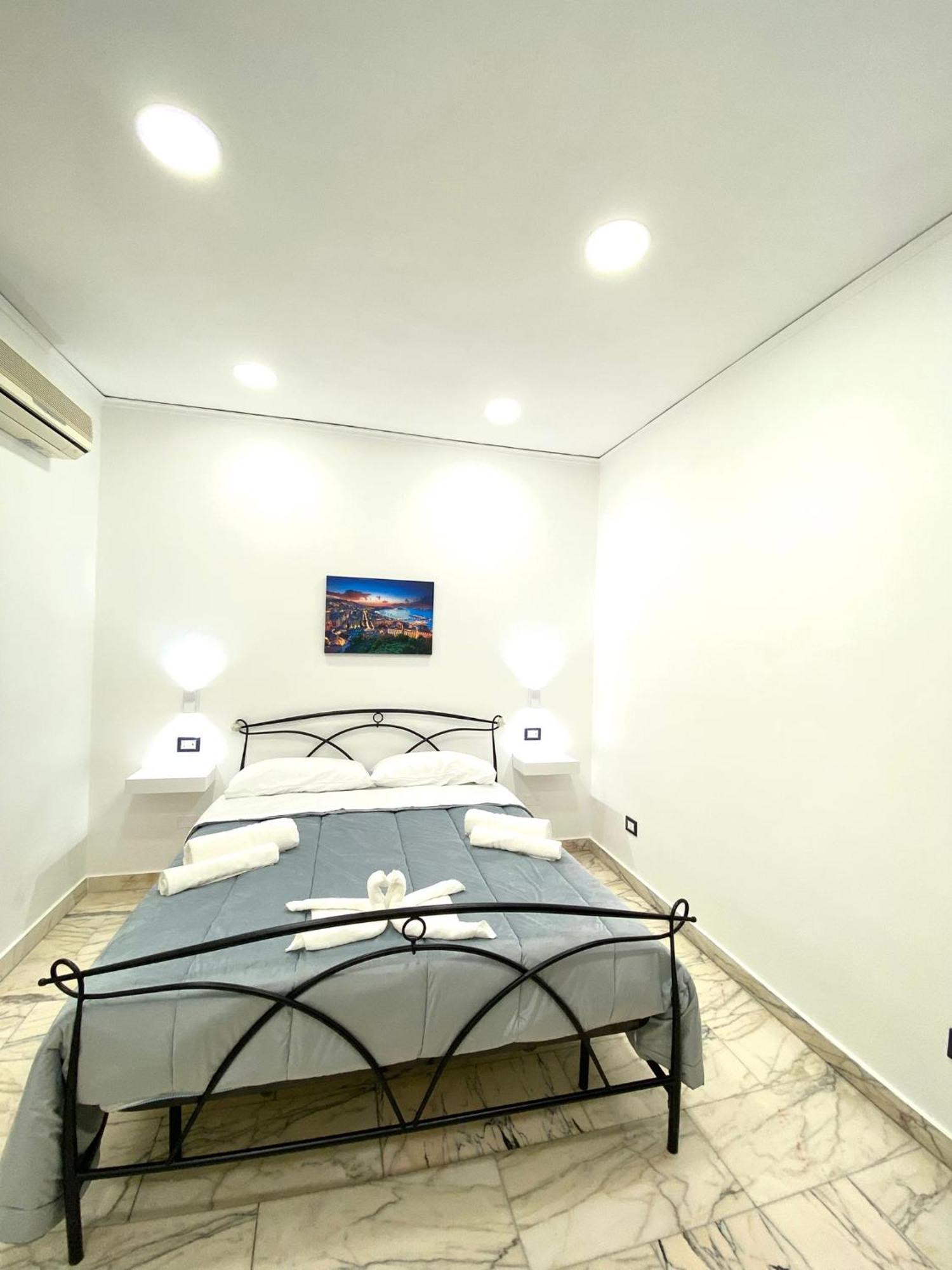 Castellano Apartment Наполи Екстериор снимка