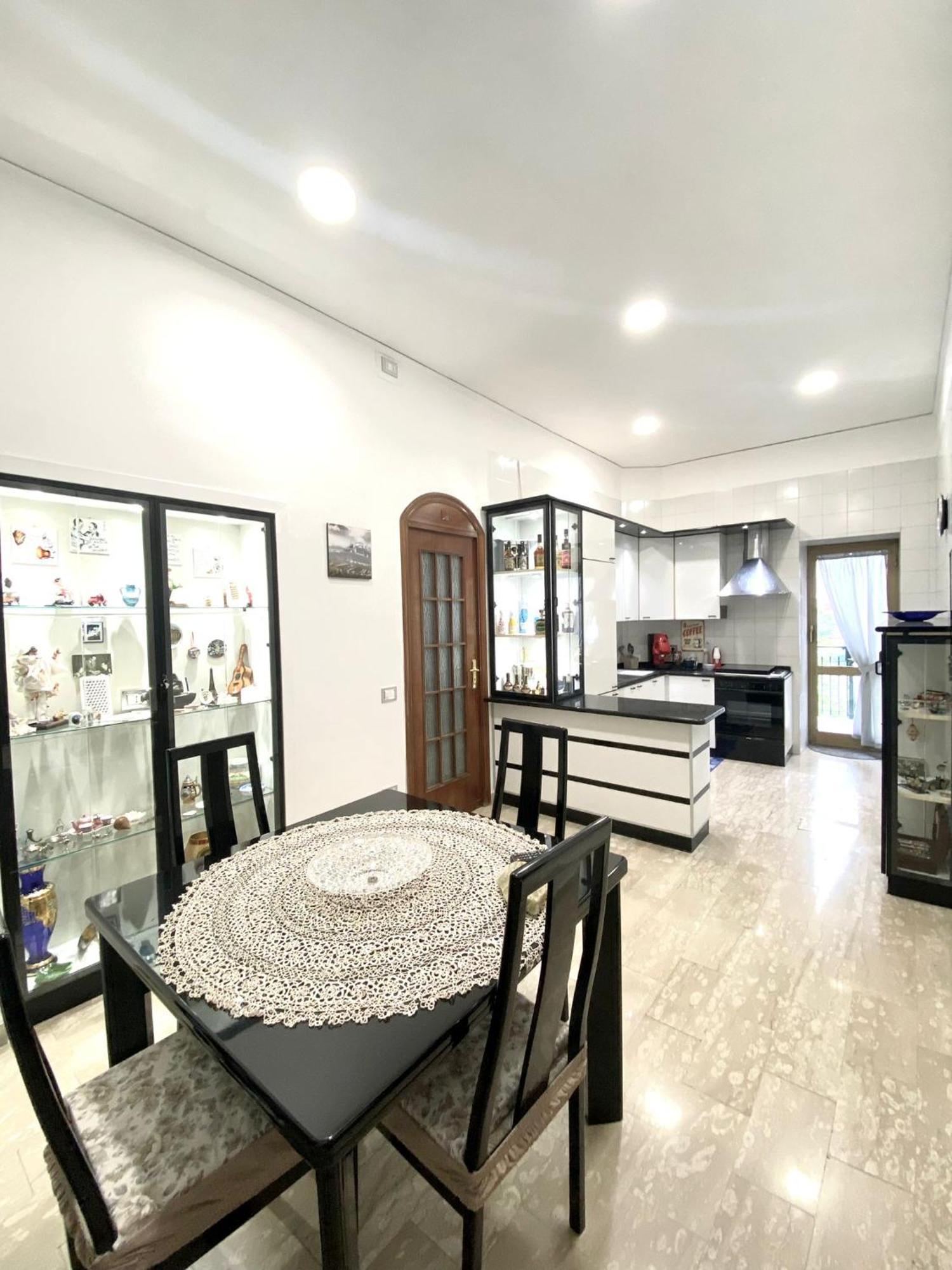 Castellano Apartment Наполи Екстериор снимка