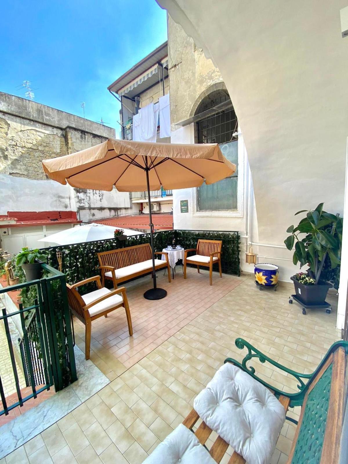 Castellano Apartment Наполи Екстериор снимка