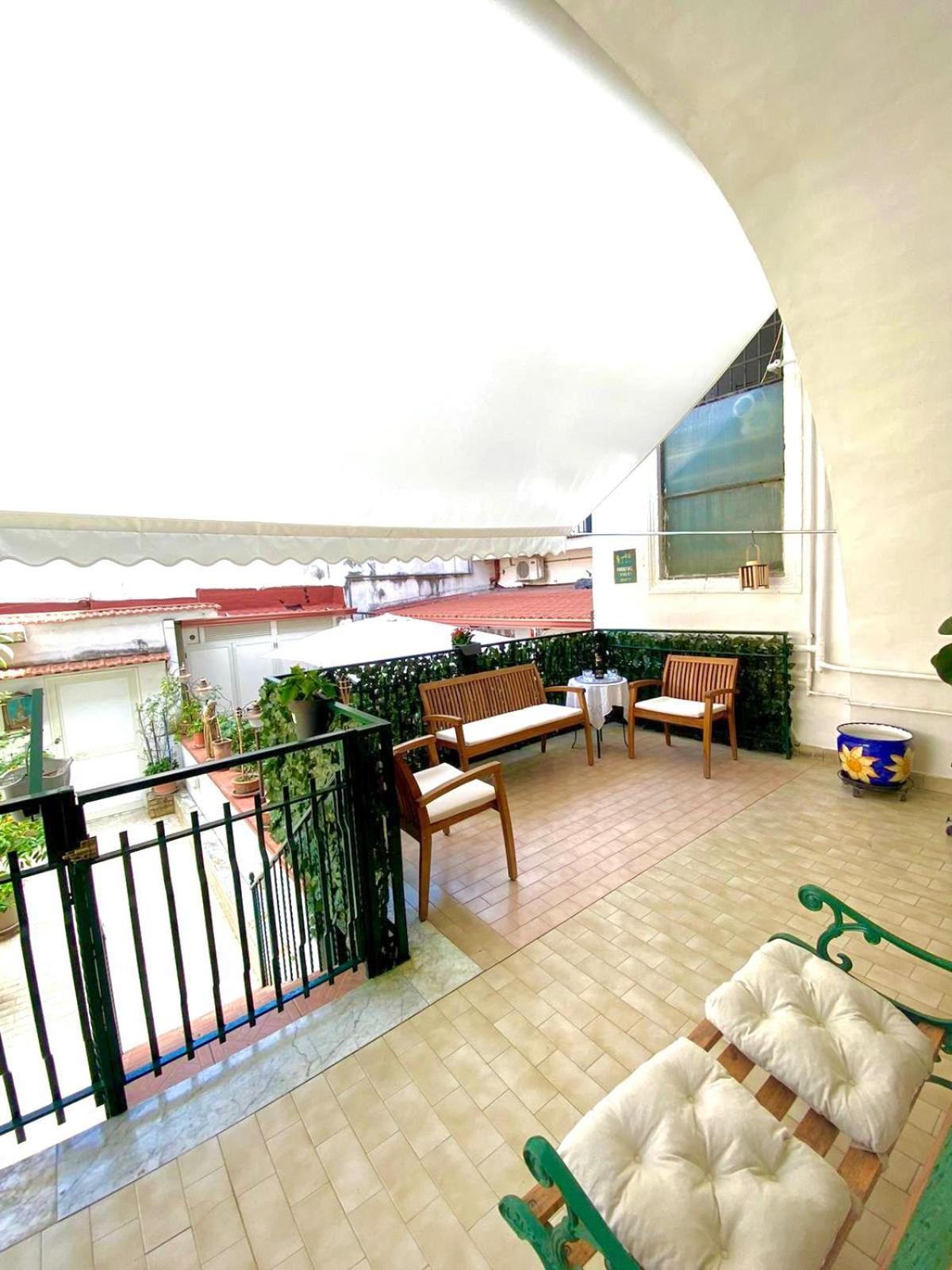 Castellano Apartment Наполи Екстериор снимка