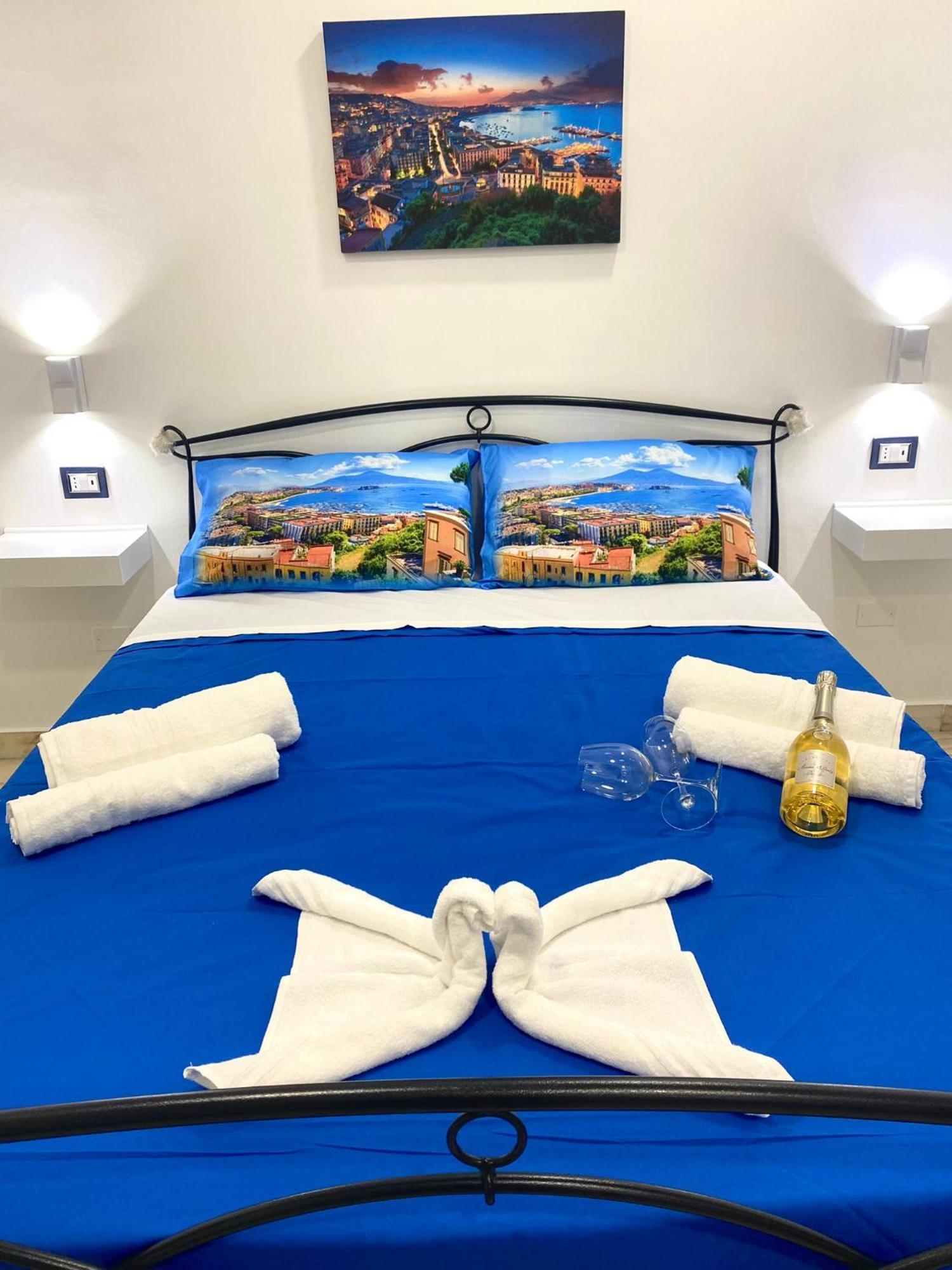 Castellano Apartment Наполи Екстериор снимка