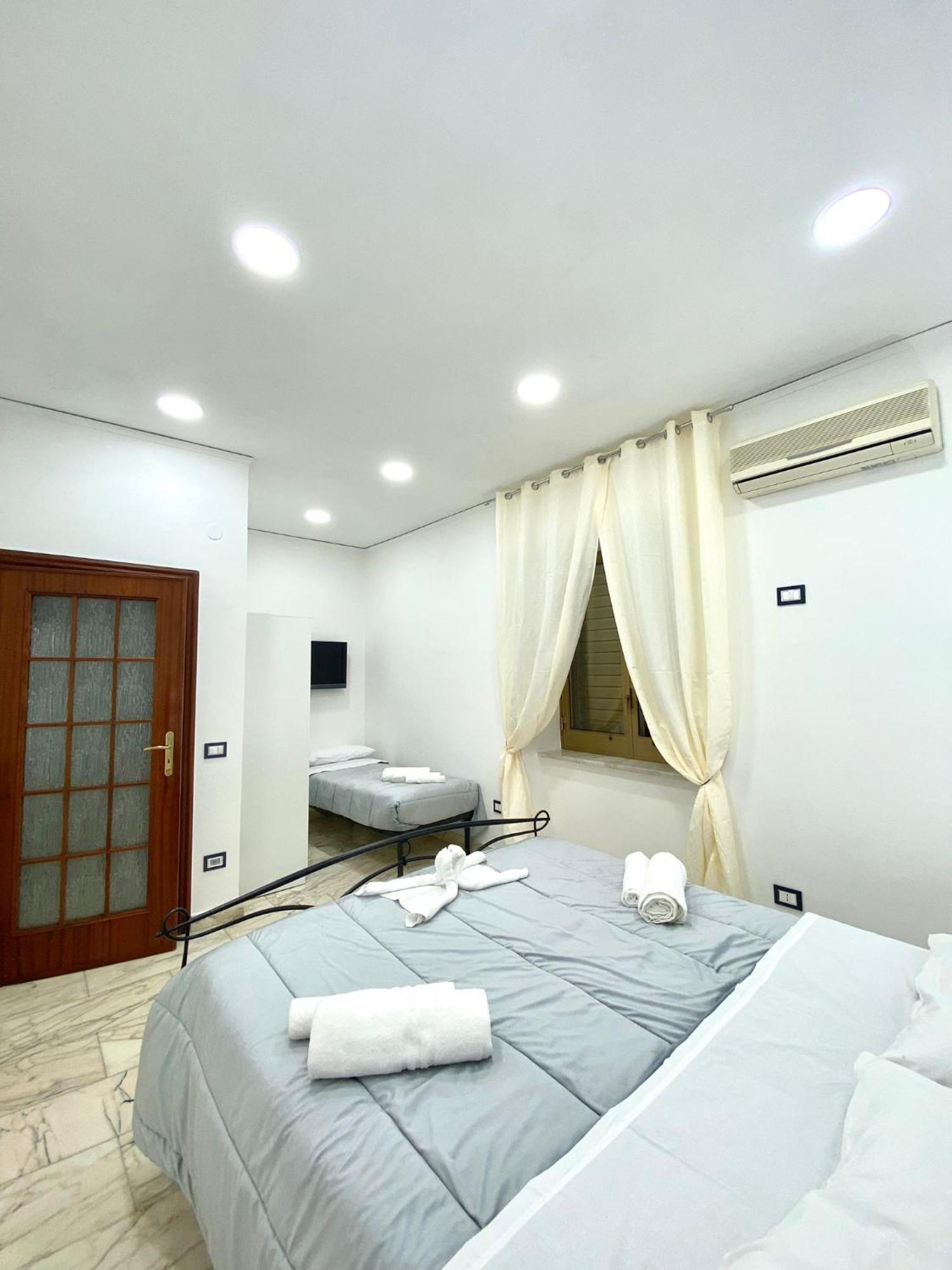 Castellano Apartment Наполи Екстериор снимка