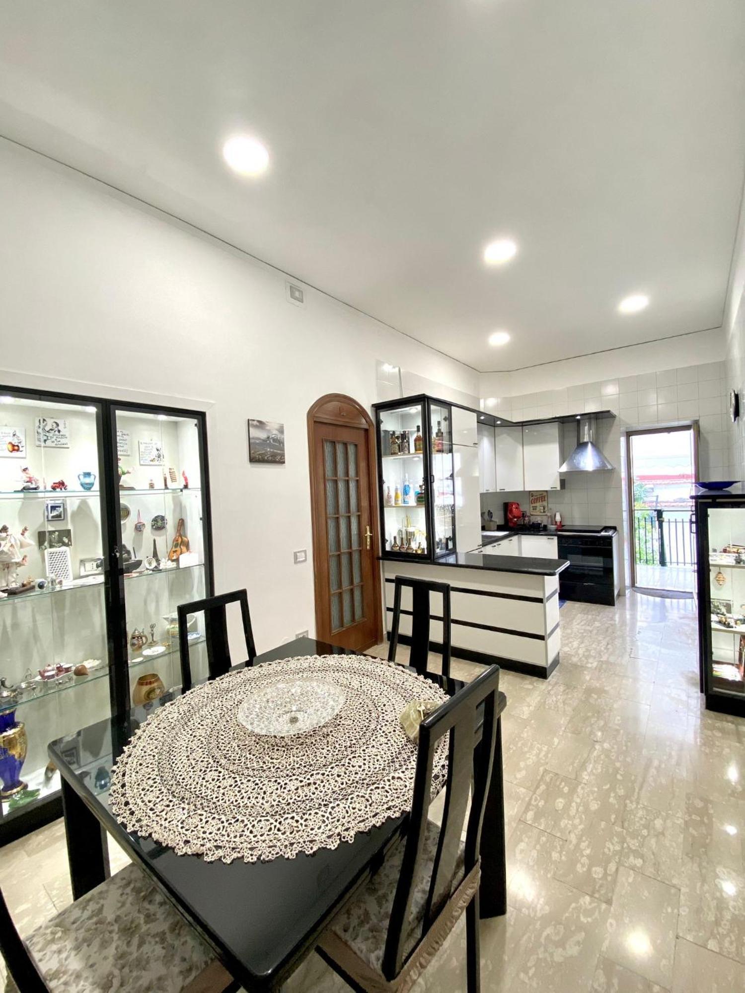 Castellano Apartment Наполи Екстериор снимка