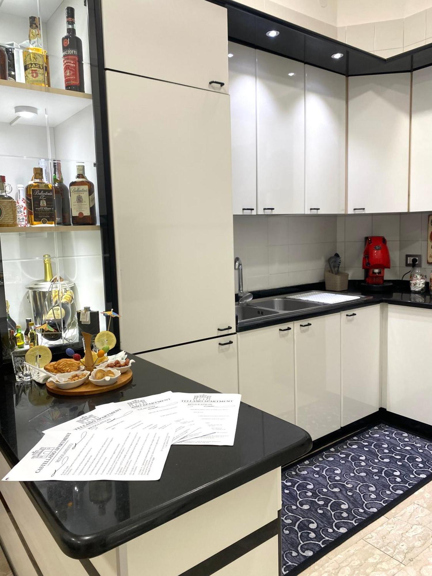 Castellano Apartment Наполи Екстериор снимка