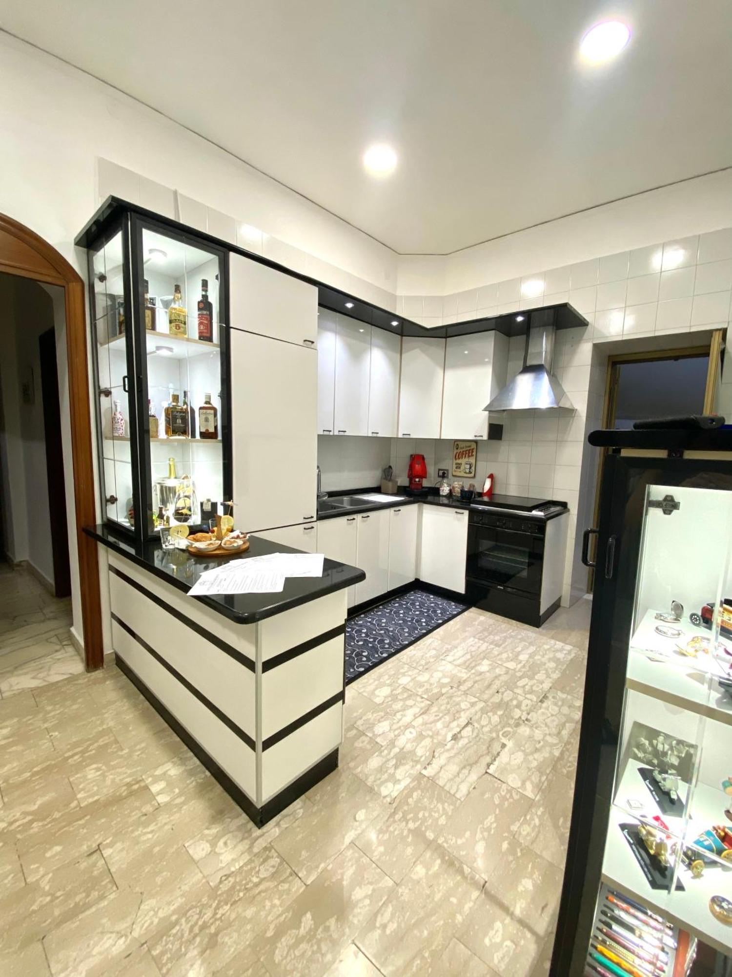 Castellano Apartment Наполи Екстериор снимка