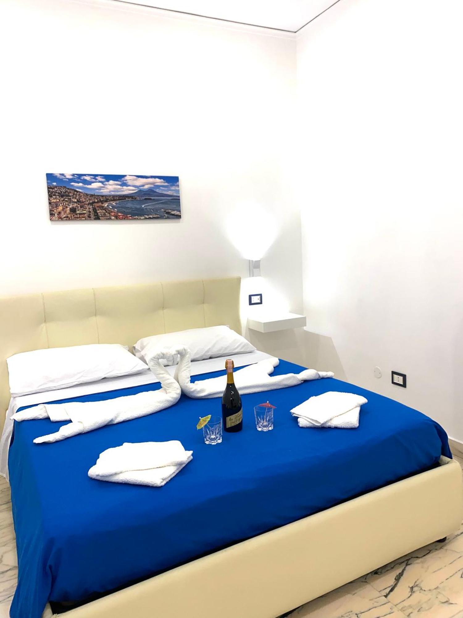Castellano Apartment Наполи Екстериор снимка