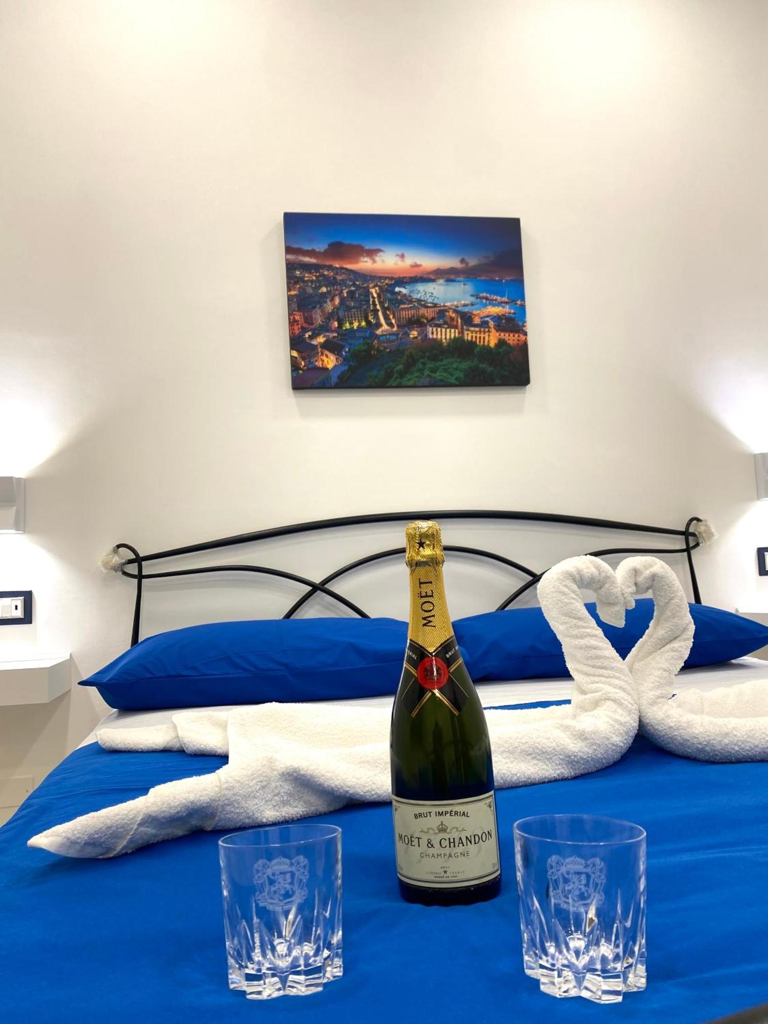 Castellano Apartment Наполи Екстериор снимка