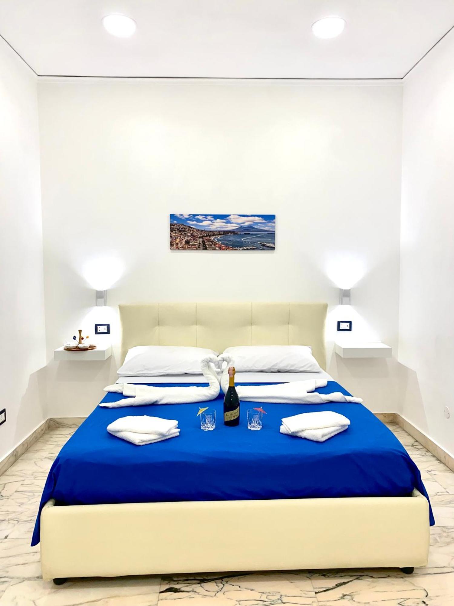 Castellano Apartment Наполи Екстериор снимка