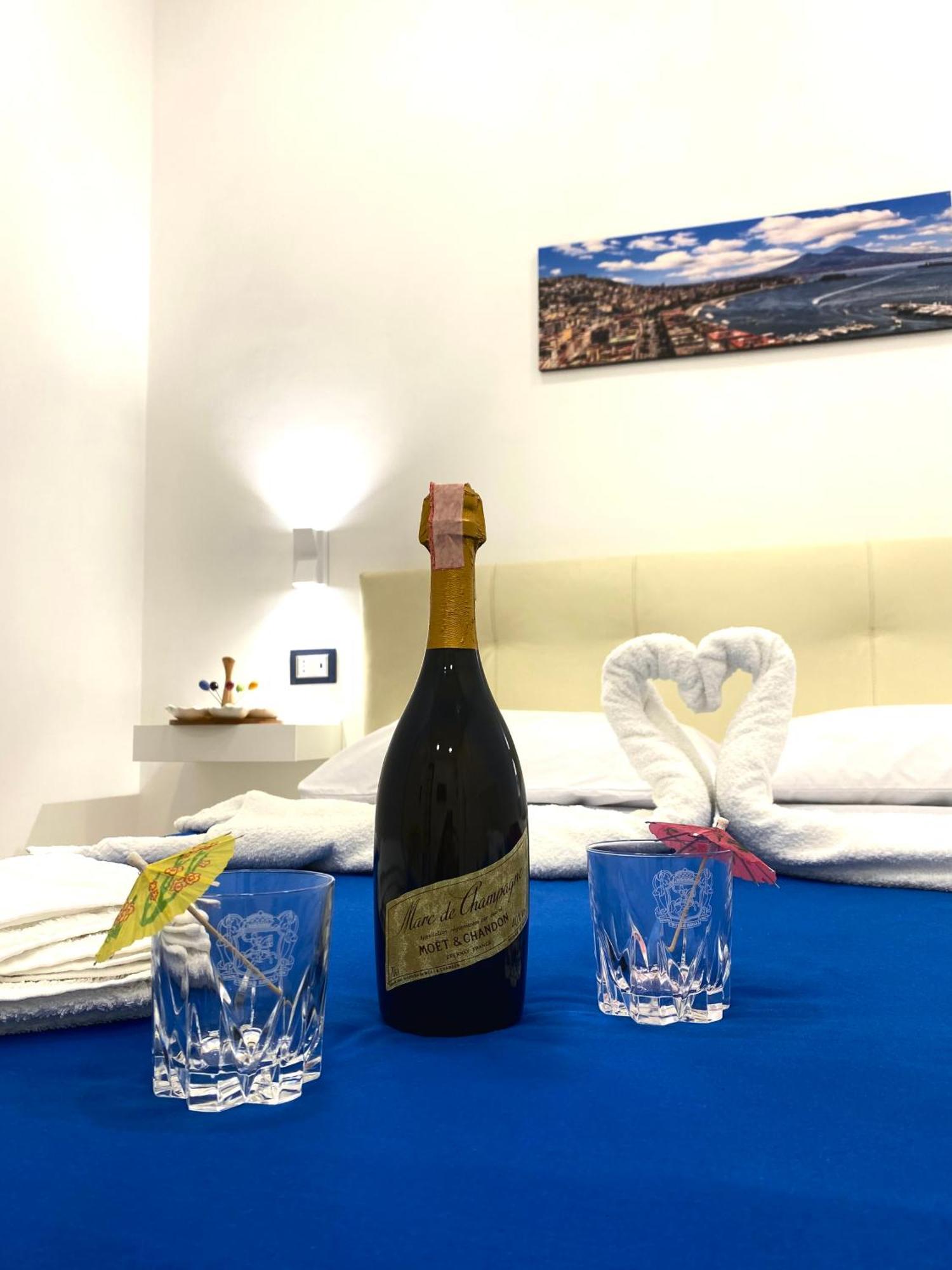 Castellano Apartment Наполи Екстериор снимка
