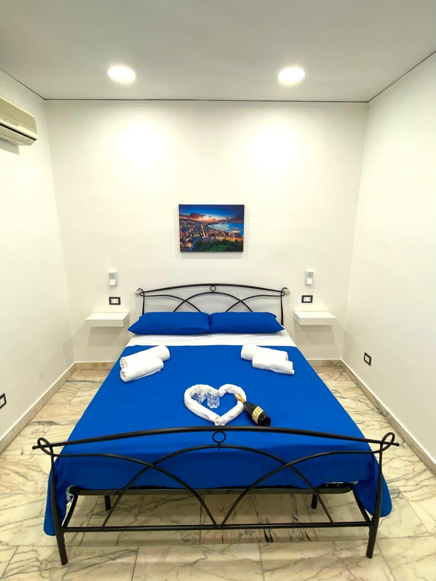 Castellano Apartment Наполи Екстериор снимка