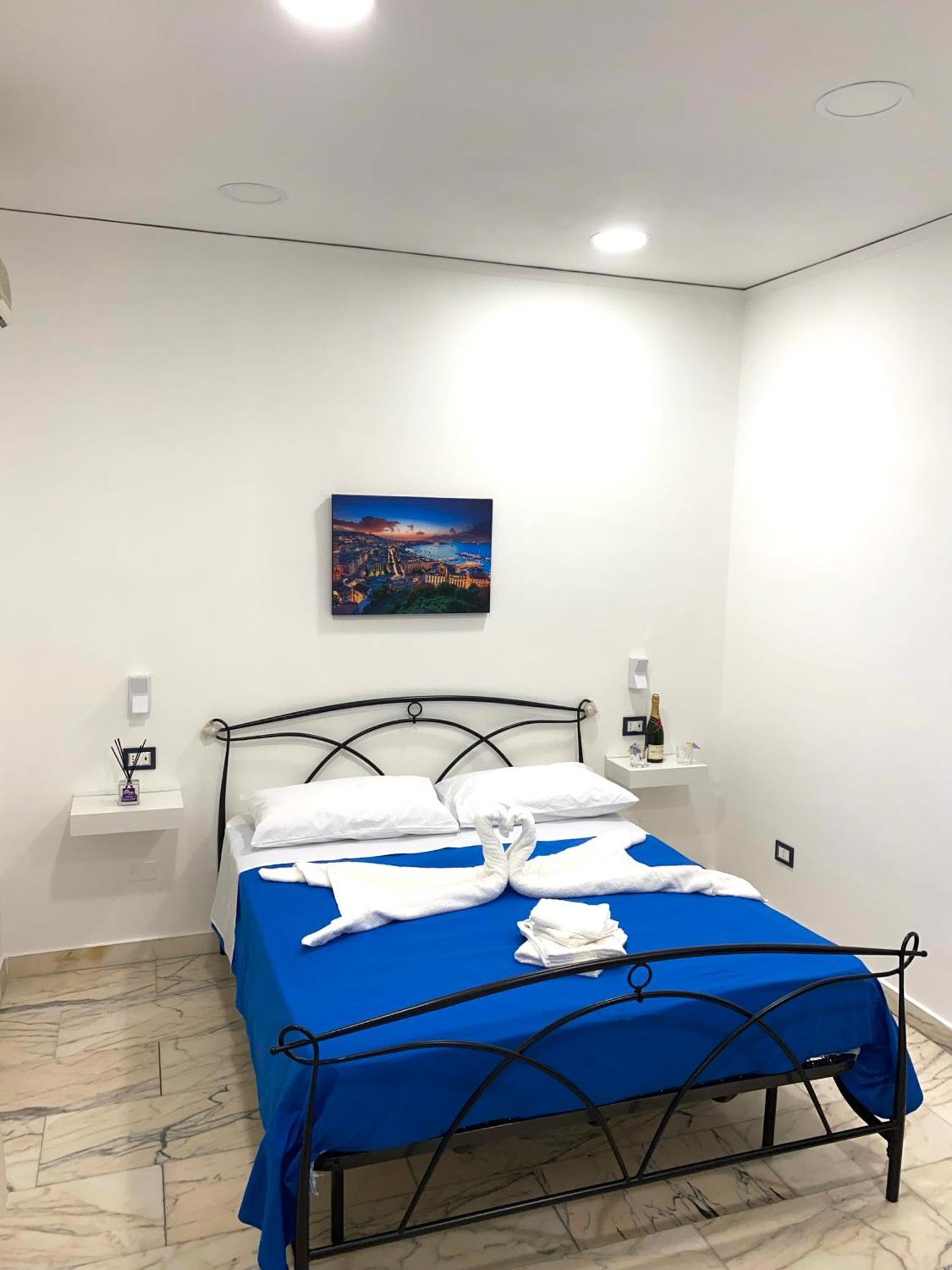 Castellano Apartment Наполи Екстериор снимка