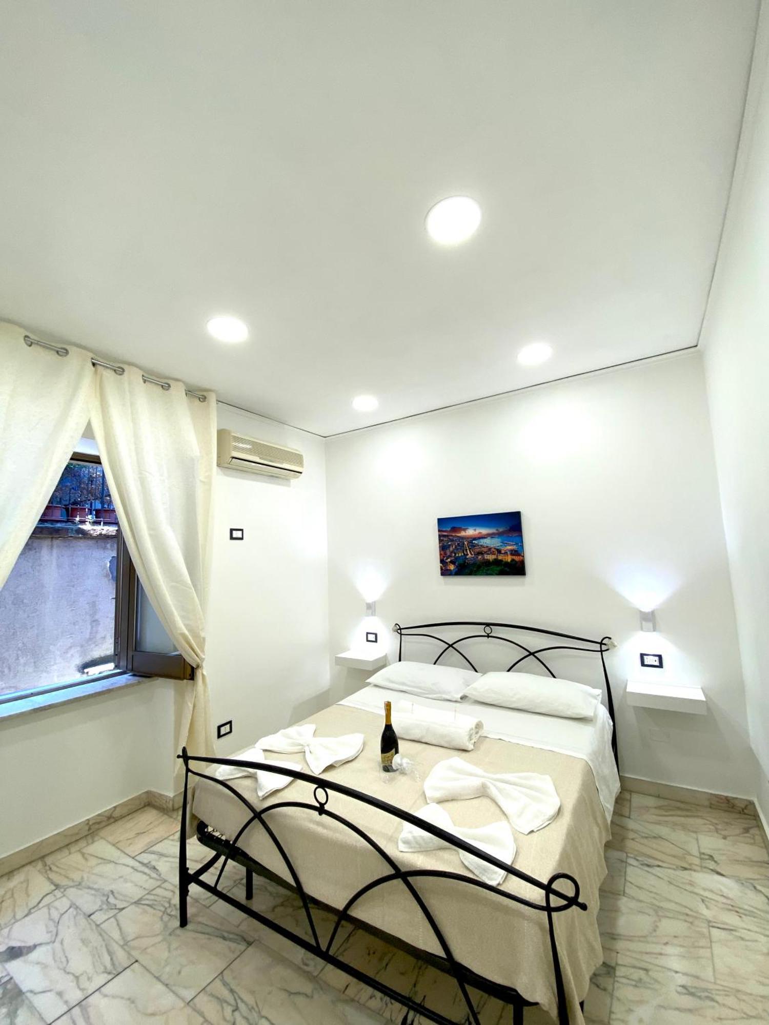 Castellano Apartment Наполи Екстериор снимка
